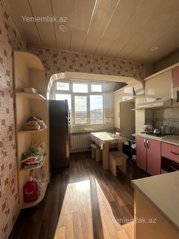 Satılır 4 otaqlı köhnə tikili 100 m²