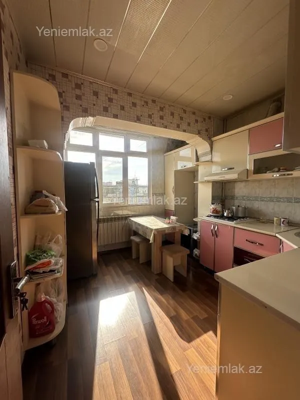 Satılır 4 otaqlı köhnə tikili 100 m²