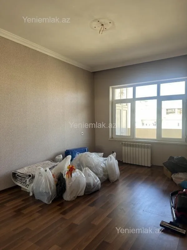 Satılır 4 otaqlı köhnə tikili 100 m²