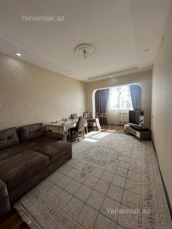 Satılır 4 otaqlı köhnə tikili 100 m²