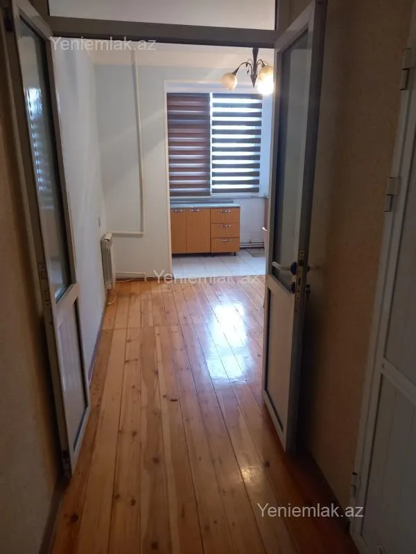 Satılır 2 otaqlı köhnə tikili 65 m²