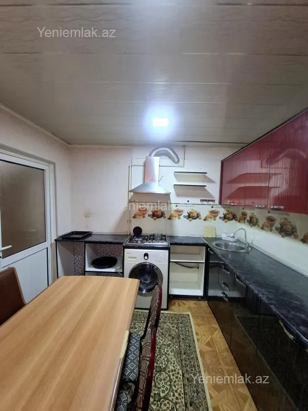 Satılır 4 otaqlı köhnə tikili 85 m²