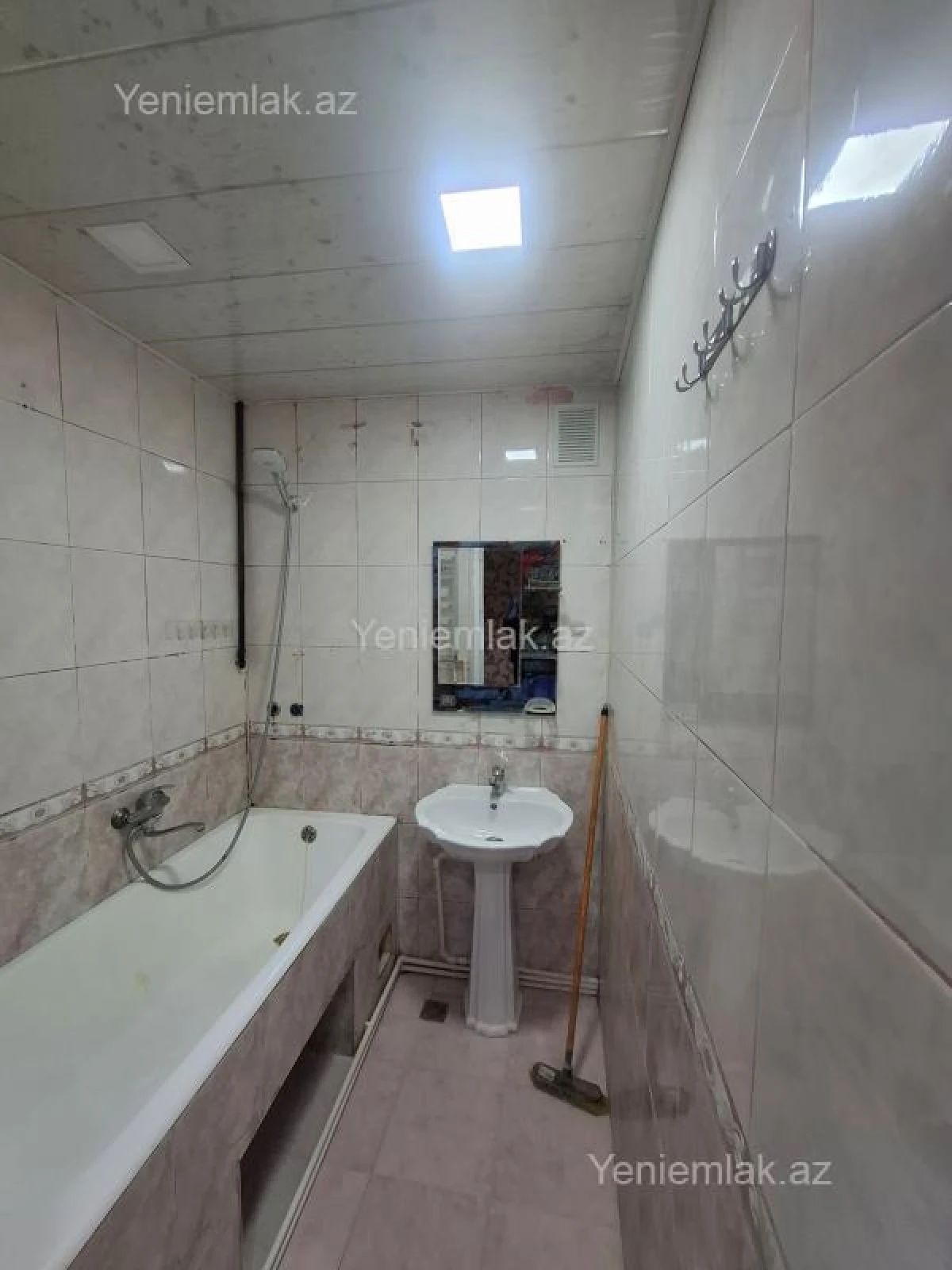 Satılır 4 otaqlı köhnə tikili 85 m²