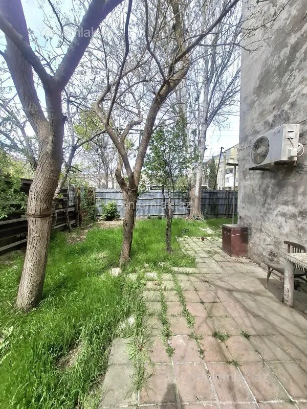 Satılır 4 otaqlı köhnə tikili 85 m²