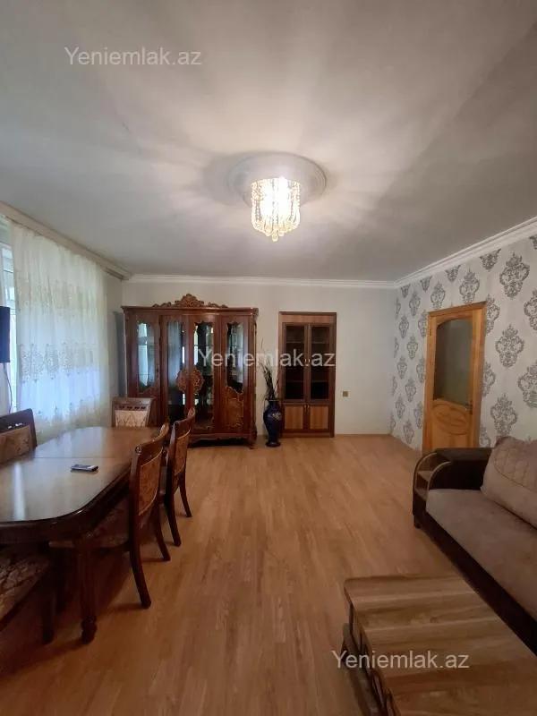 Satılır 4 otaqlı köhnə tikili 85 m²