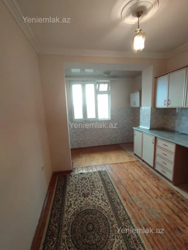 Satılır 3 otaqlı köhnə tikili 75 m²