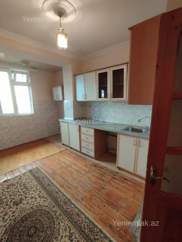 Satılır 3 otaqlı köhnə tikili 75 m²