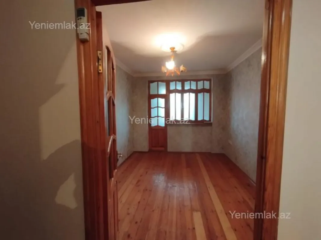 Satılır 3 otaqlı köhnə tikili 75 m²