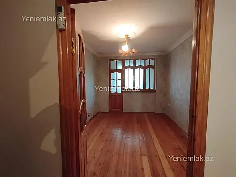 Satılır 3 otaqlı köhnə tikili 75 m²