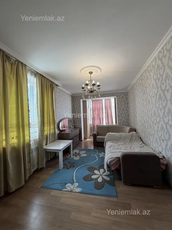 Satılır 1 otaqlı köhnə tikili 40 m²