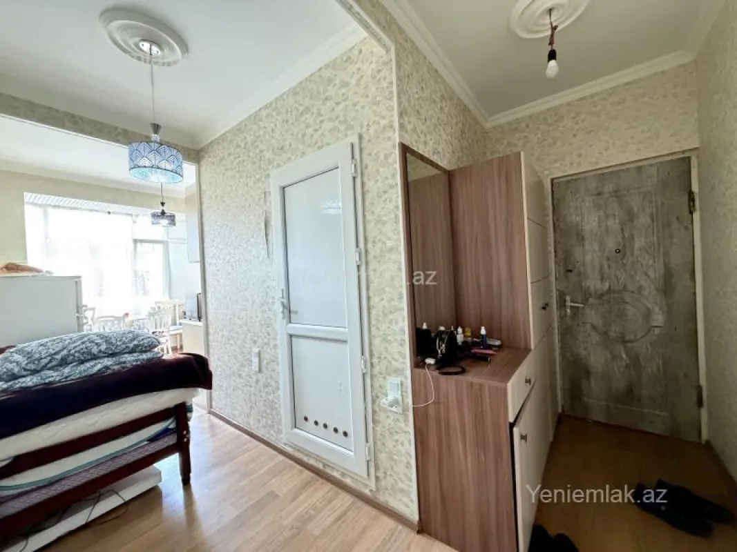 Satılır 1 otaqlı köhnə tikili 40 m²