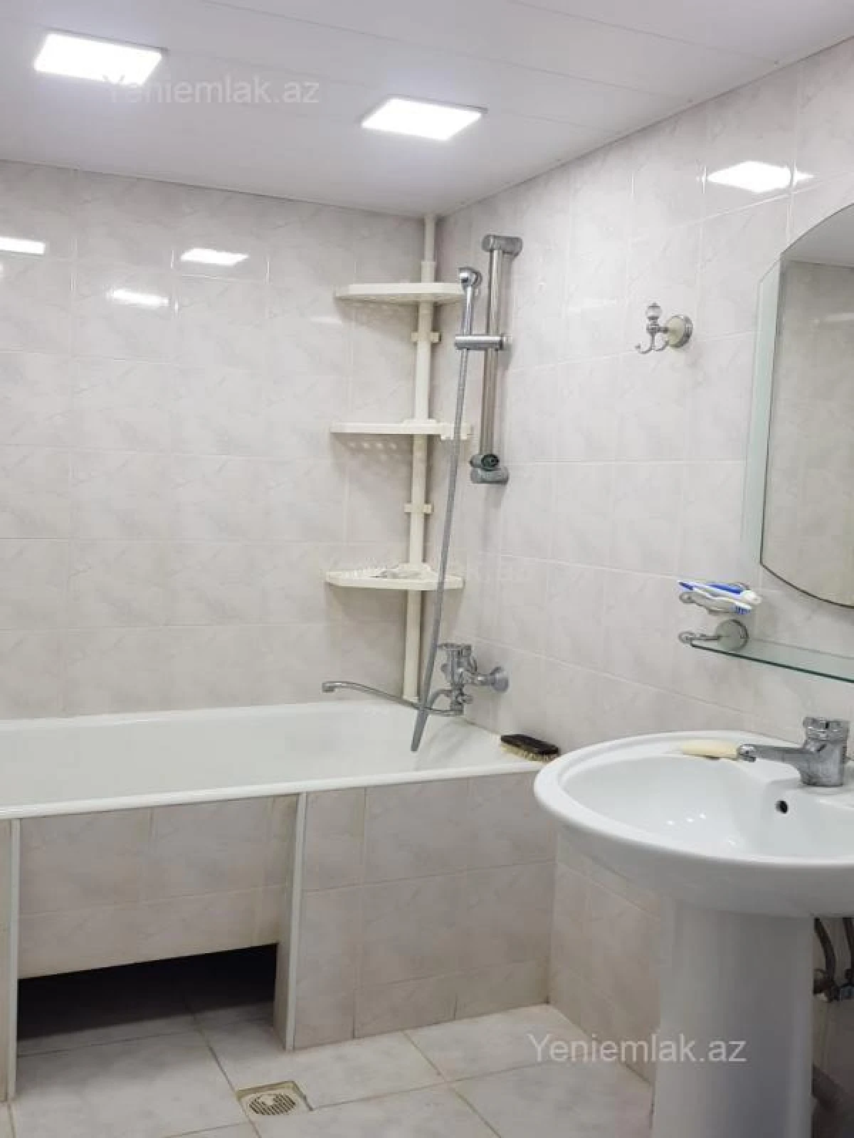 Satılır 2 otaqlı köhnə tikili 65 m²