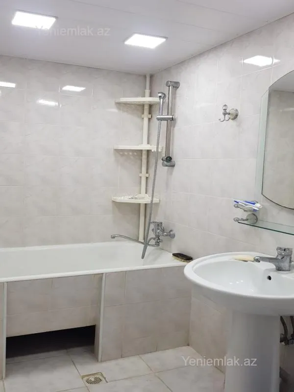 Satılır 2 otaqlı köhnə tikili 65 m²