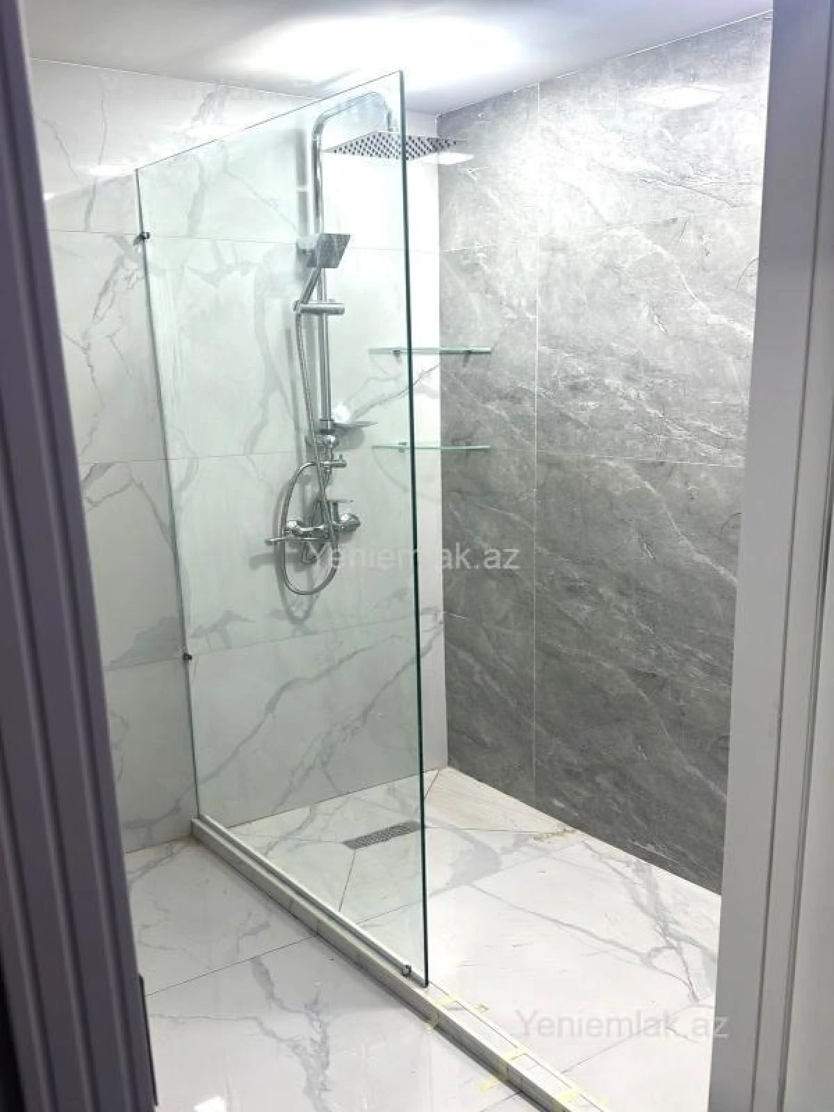 Satılır 2 otaqlı köhnə tikili 60 m²