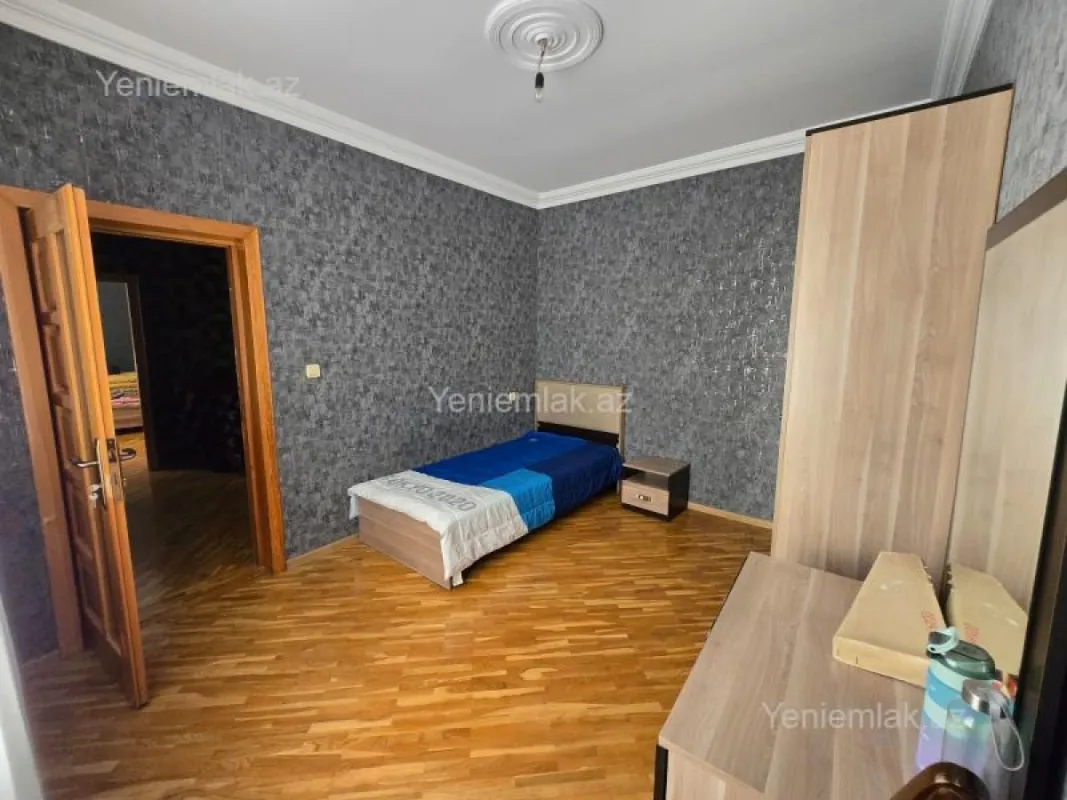 Satılır 5 otaqlı həyət evi 200 m²