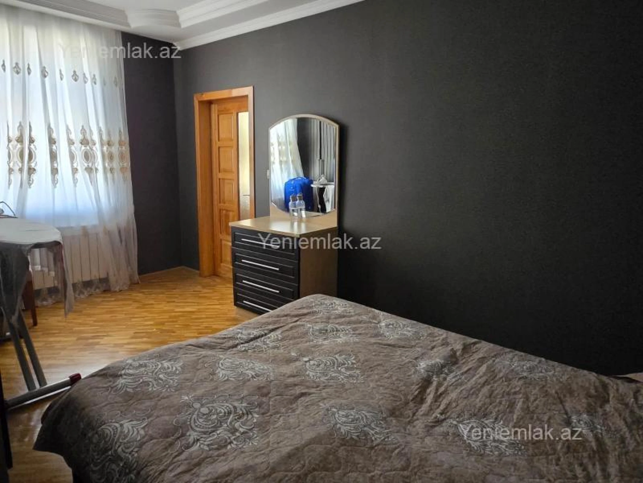 Satılır 5 otaqlı həyət evi 200 m²