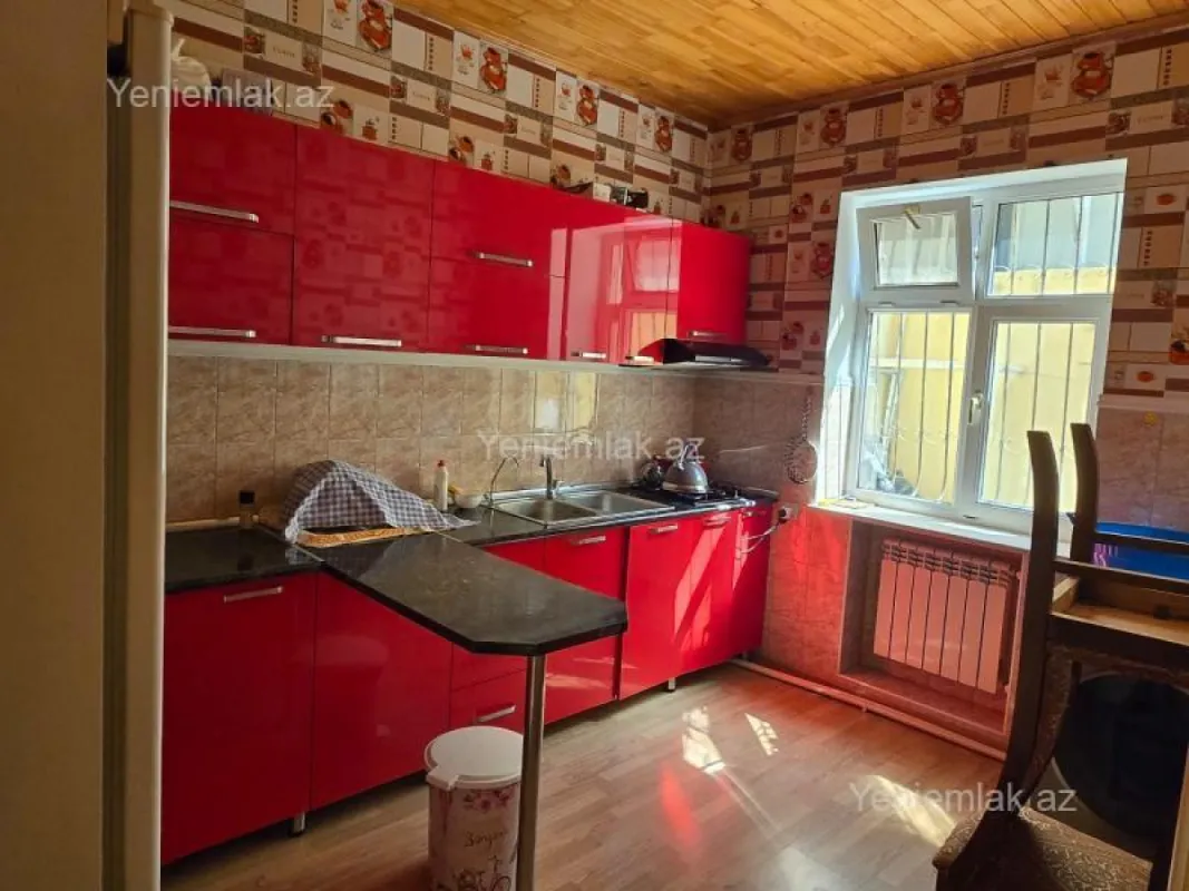 Satılır 5 otaqlı həyət evi 200 m²