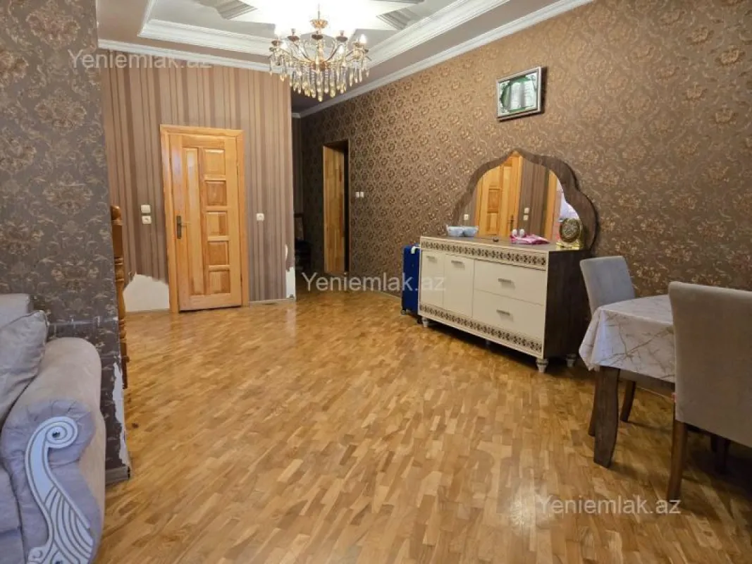 Satılır 5 otaqlı həyət evi 200 m²