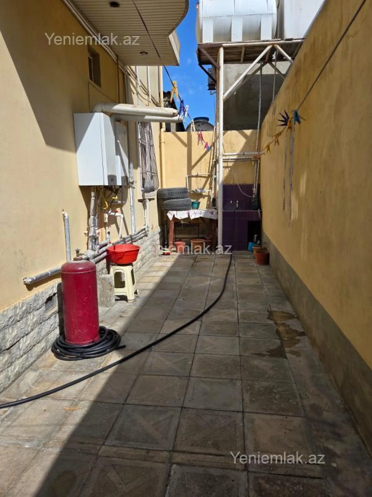 Satılır 5 otaqlı həyət evi 200 m²