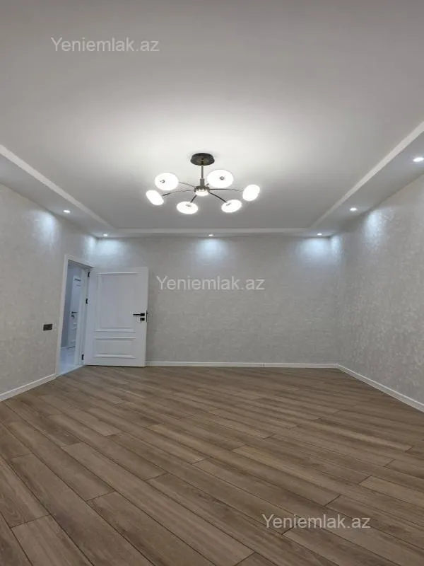 Satılır 4 otaqlı köhnə tikili 100 m²