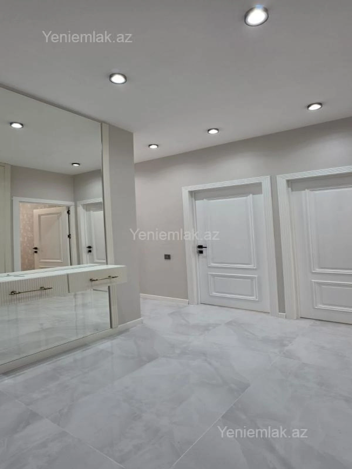 Satılır 4 otaqlı köhnə tikili 100 m²