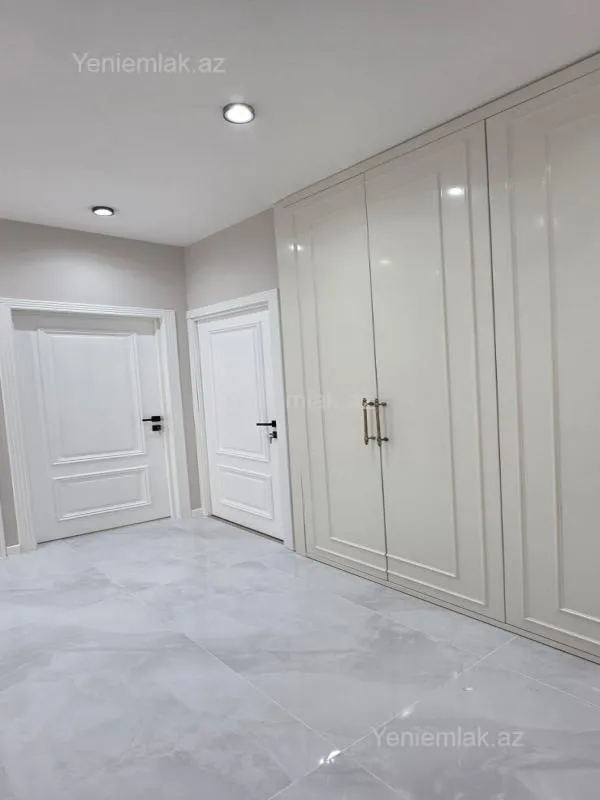 Satılır 4 otaqlı köhnə tikili 100 m²