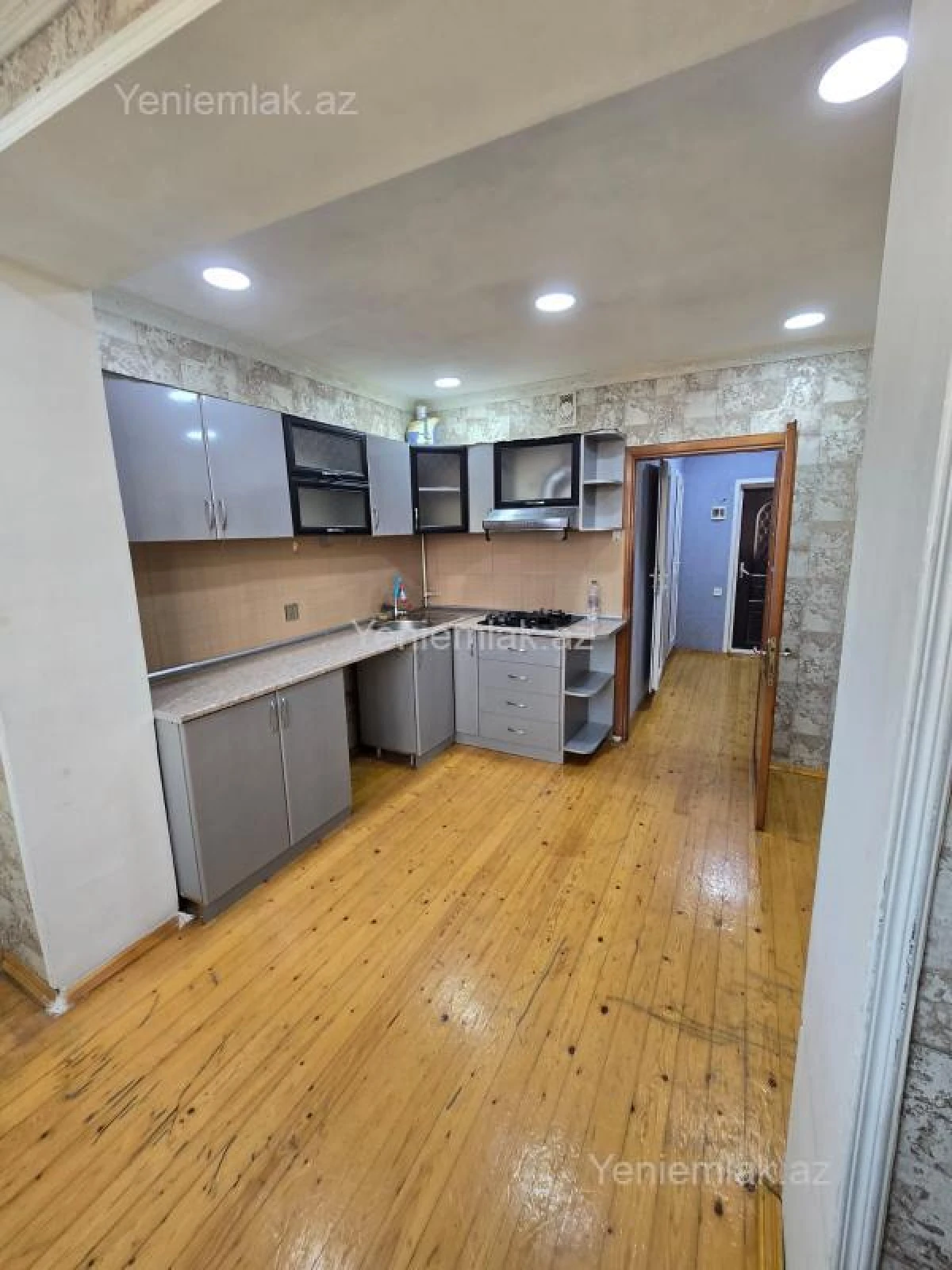 Satılır 2 otaqlı köhnə tikili 55 m²