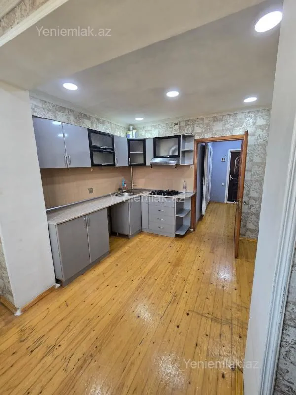 Satılır 2 otaqlı köhnə tikili 55 m²