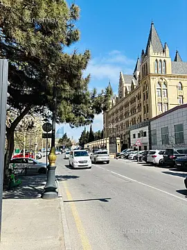 Satılır 5 otaqlı obyekt 253 m²