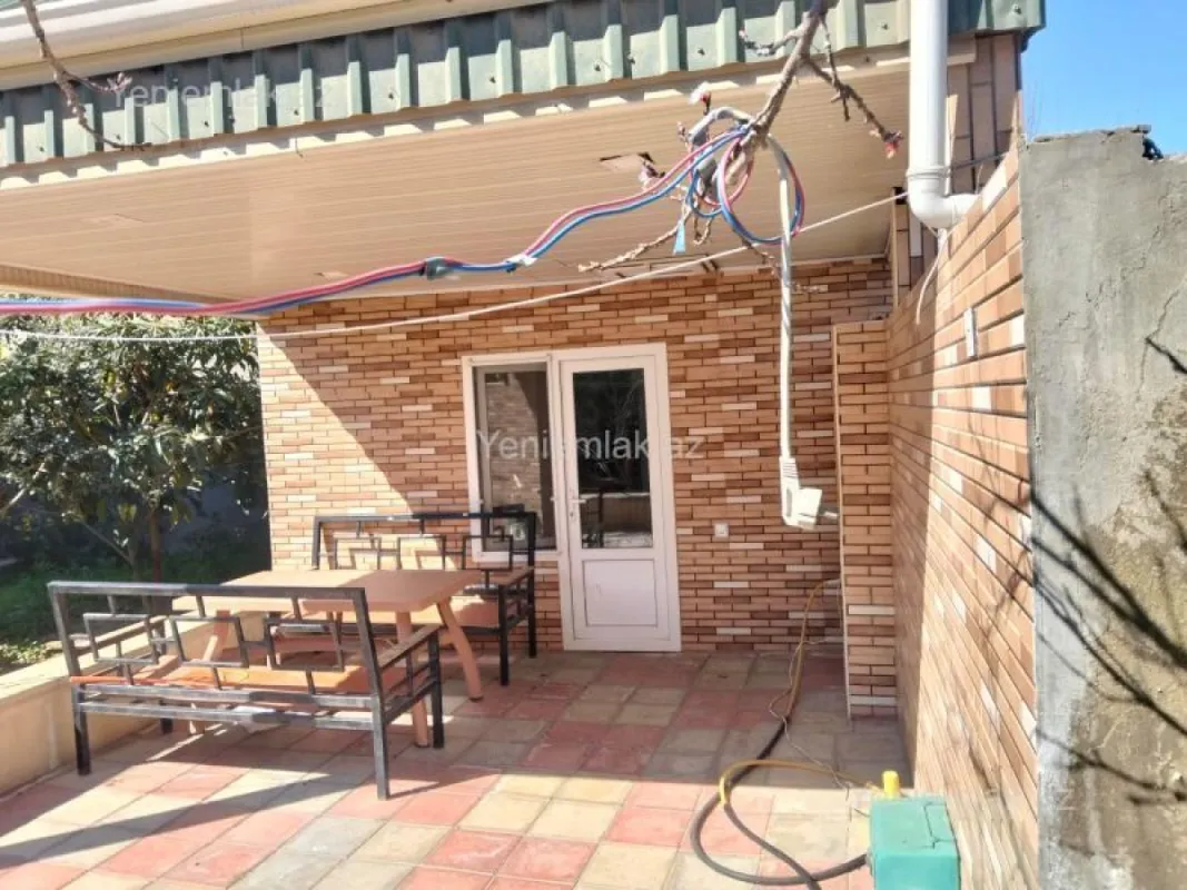 Satılır 4 otaqlı həyət evi 130 m²