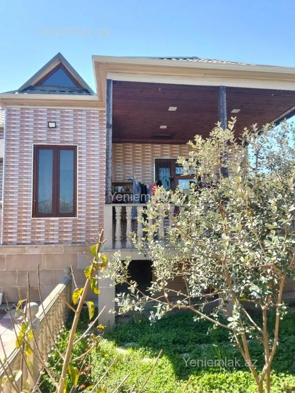 Satılır 4 otaqlı həyət evi 130 m²