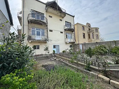 Satılır 8 otaqlı həyət evi 450 m²