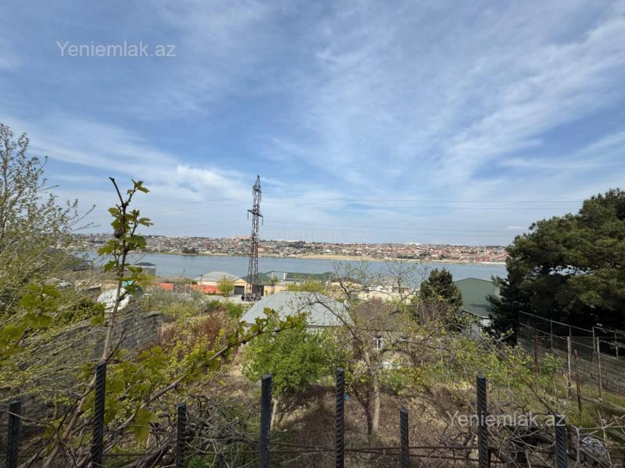 Satılır 8 otaqlı həyət evi 450 m²