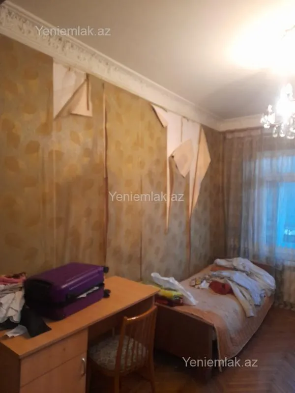 Satılır 3 otaqlı köhnə tikili 80 m²
