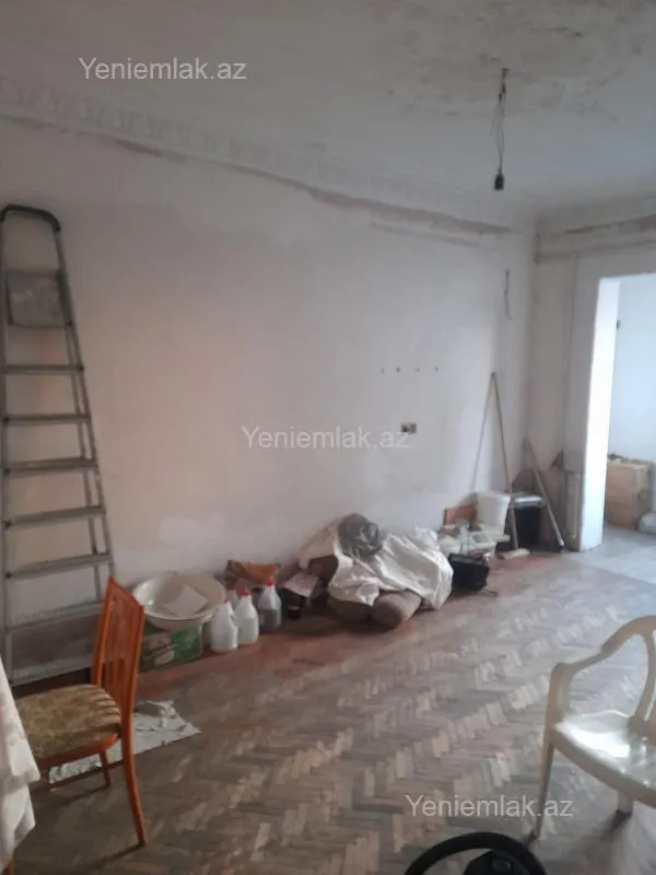 Satılır 3 otaqlı köhnə tikili 80 m²