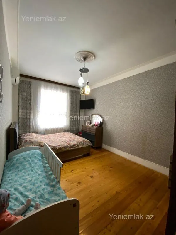 Satılır 5 otaqlı həyət evi 100 m²