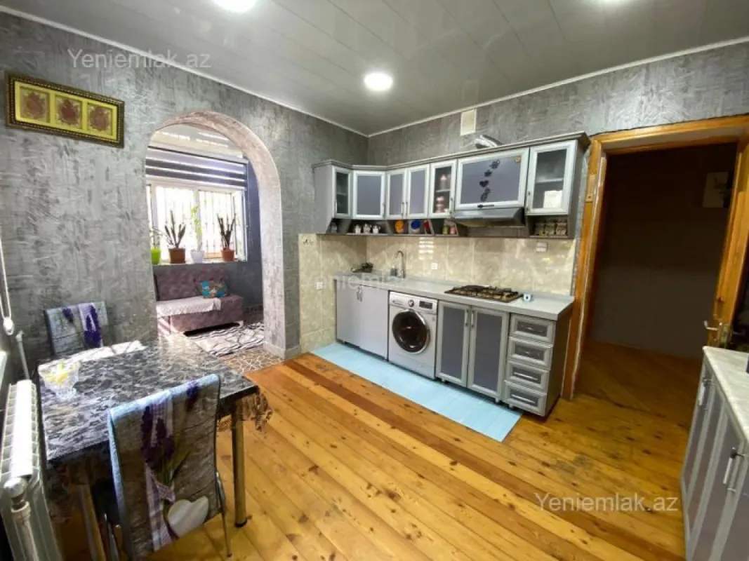 Satılır 5 otaqlı həyət evi 100 m²