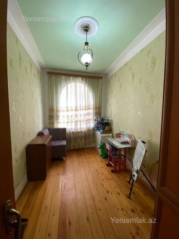 Satılır 5 otaqlı həyət evi 100 m²