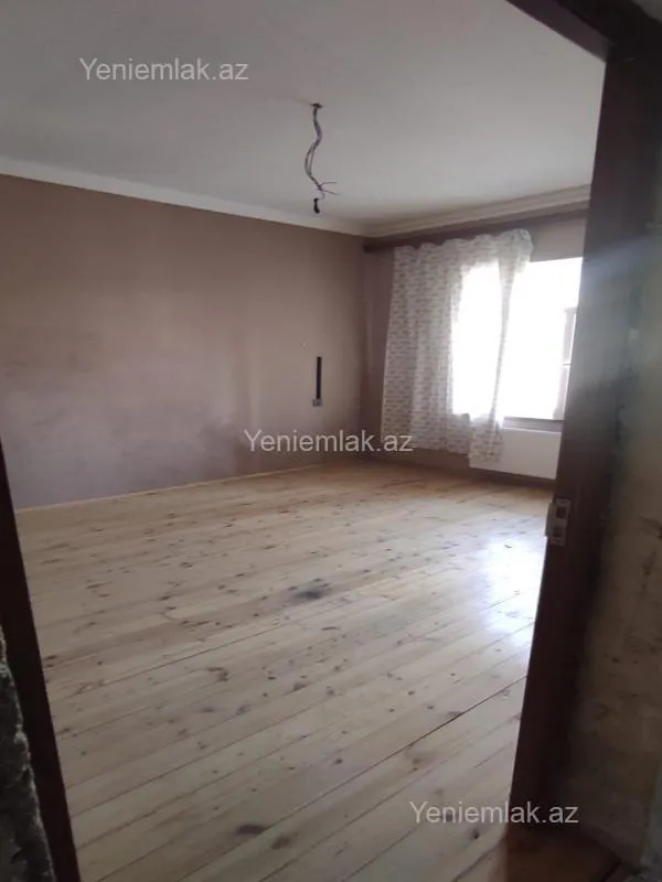 Satılır 6 otaqlı həyət evi 200 m²