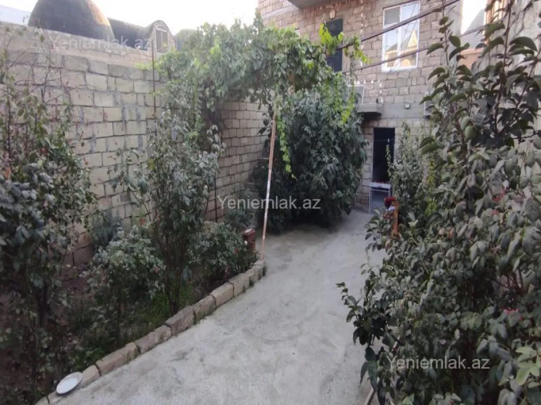 Satılır 6 otaqlı həyət evi 200 m²