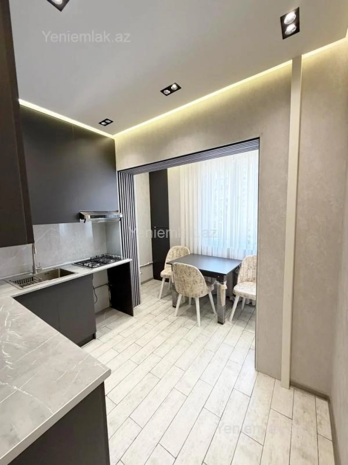 Satılır 3 otaqlı köhnə tikili 80 m²