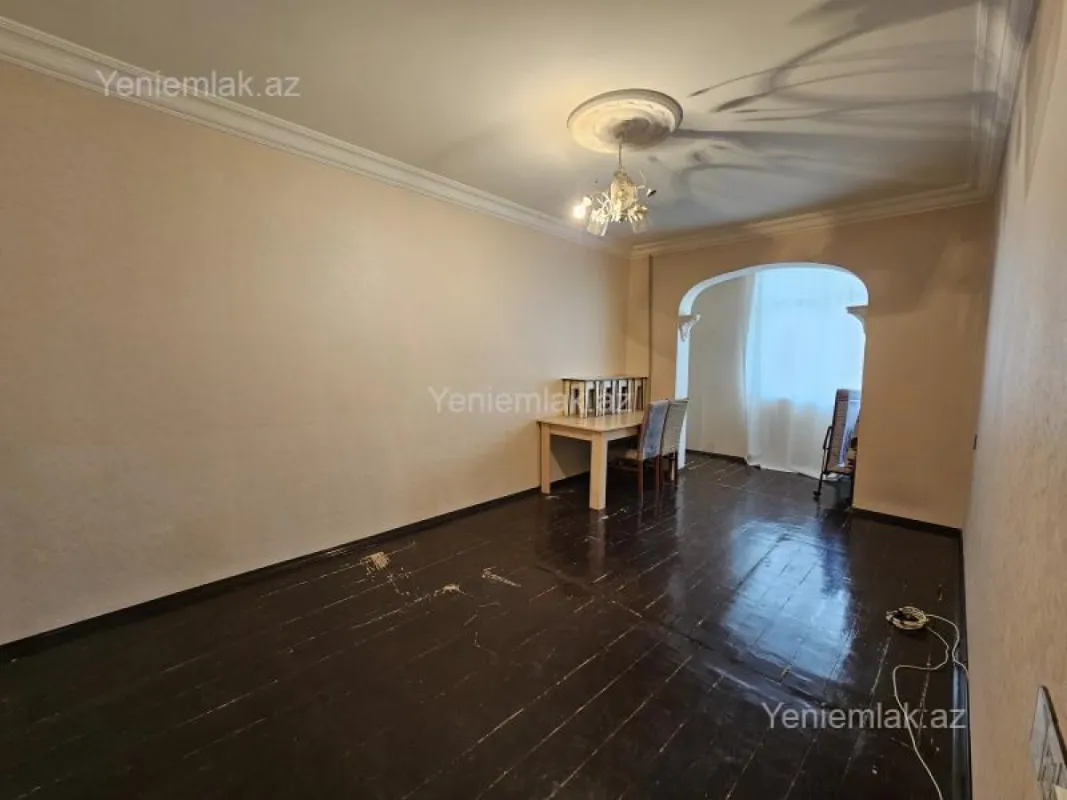 Satılır 3 otaqlı köhnə tikili 75 m²