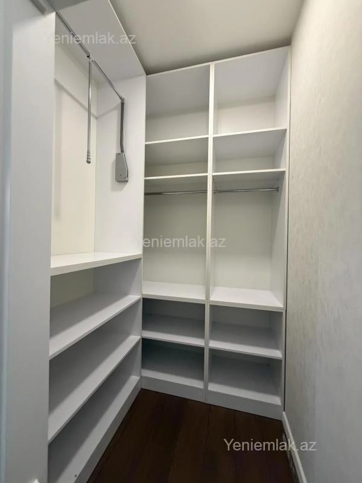 Satılır 3 otaqlı yeni tikili 105 m²