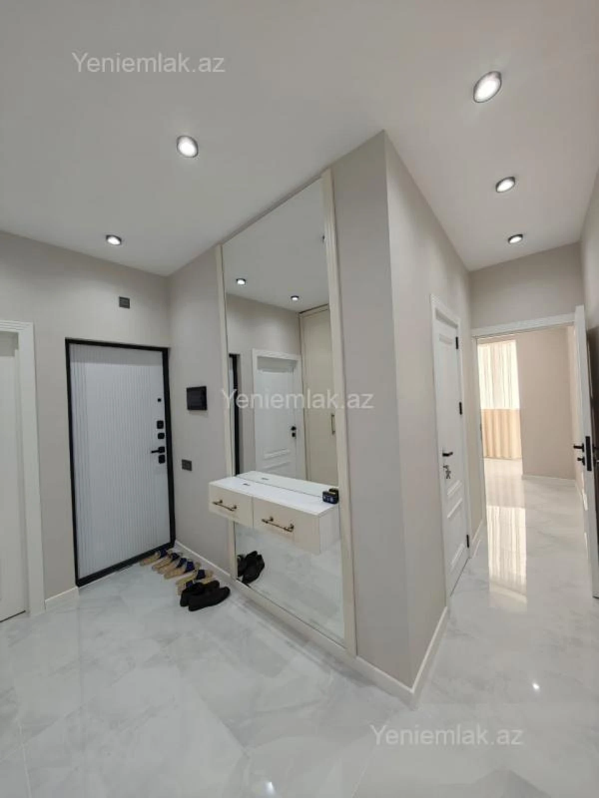 Satılır 4 otaqlı köhnə tikili 100 m²