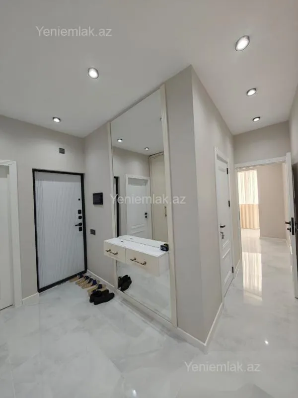 Satılır 4 otaqlı köhnə tikili 100 m²