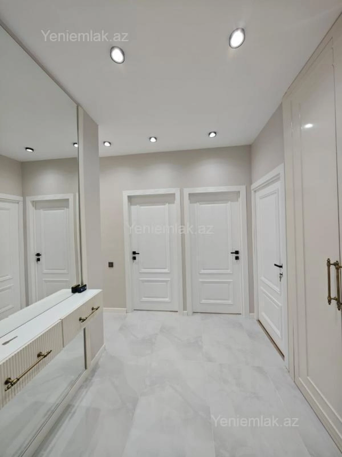 Satılır 4 otaqlı köhnə tikili 100 m²