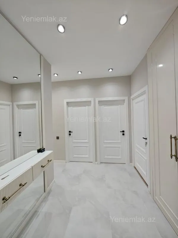 Satılır 4 otaqlı köhnə tikili 100 m²