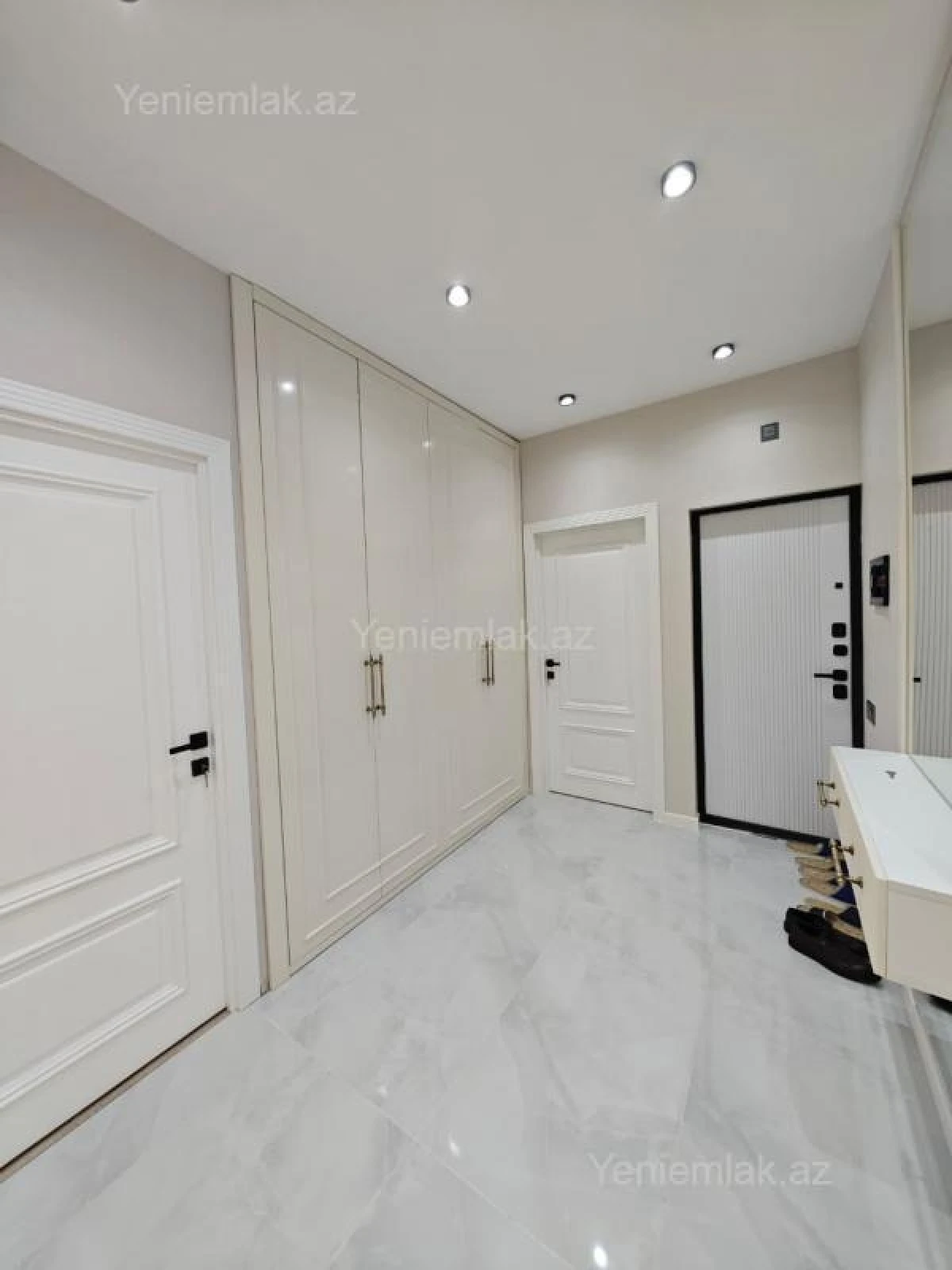 Satılır 4 otaqlı köhnə tikili 100 m²