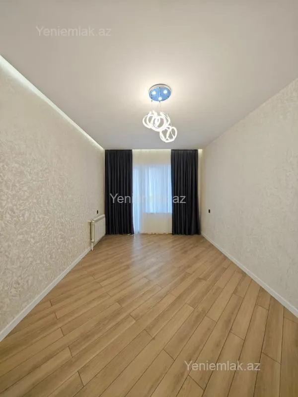 Satılır 4 otaqlı köhnə tikili 100 m²