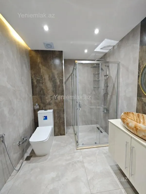 Satılır 4 otaqlı köhnə tikili 100 m²